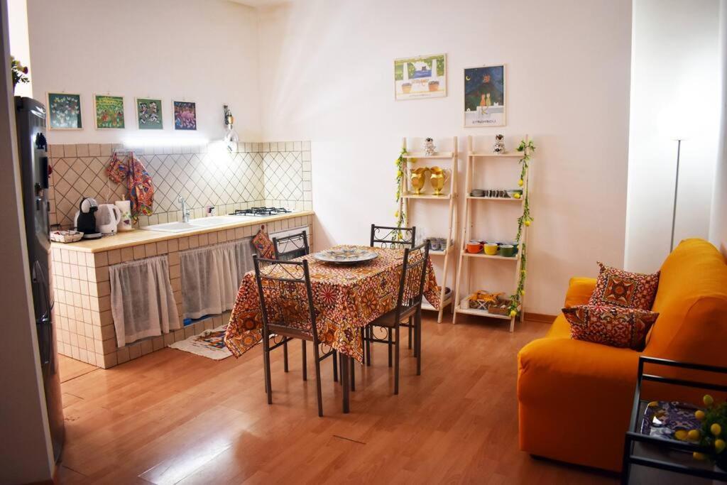 Appartamento Nel Centro Storico Di Palermo - Via Meli'S House Esterno foto