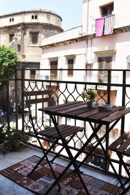 Appartamento Nel Centro Storico Di Palermo - Via Meli'S House Esterno foto