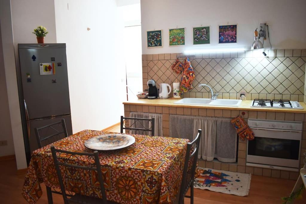 Appartamento Nel Centro Storico Di Palermo - Via Meli'S House Esterno foto